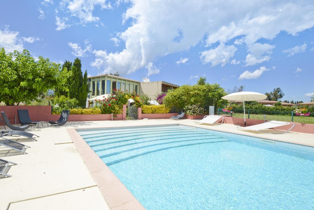לוצ'יאנה Hotel Les Jardins מראה חיצוני תמונה